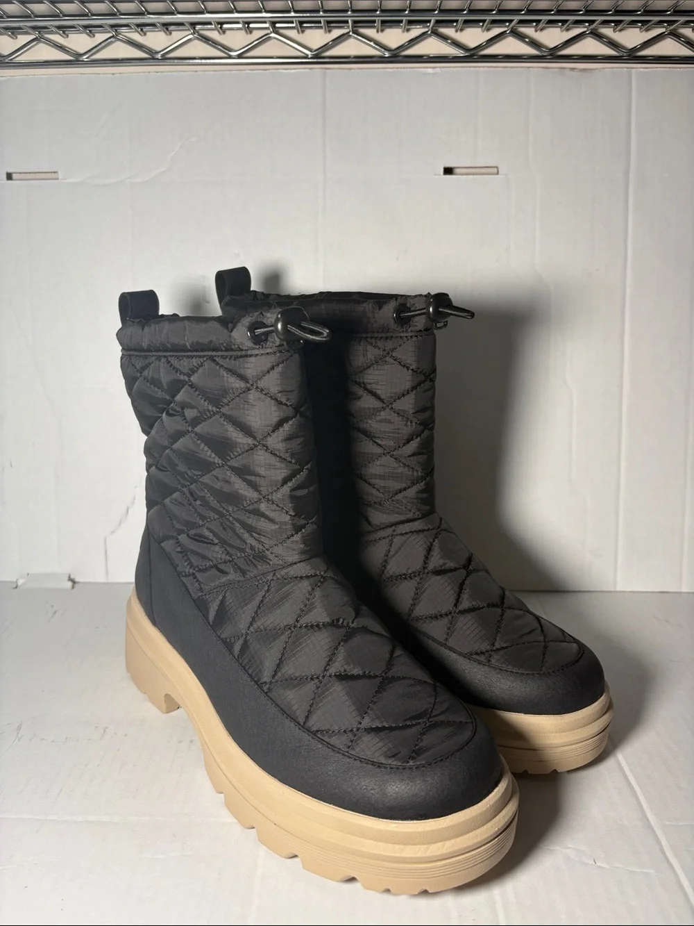 Vivaia Quilted Black Women's Winter Boots with Cream Platform Sole Size 40EU 9US